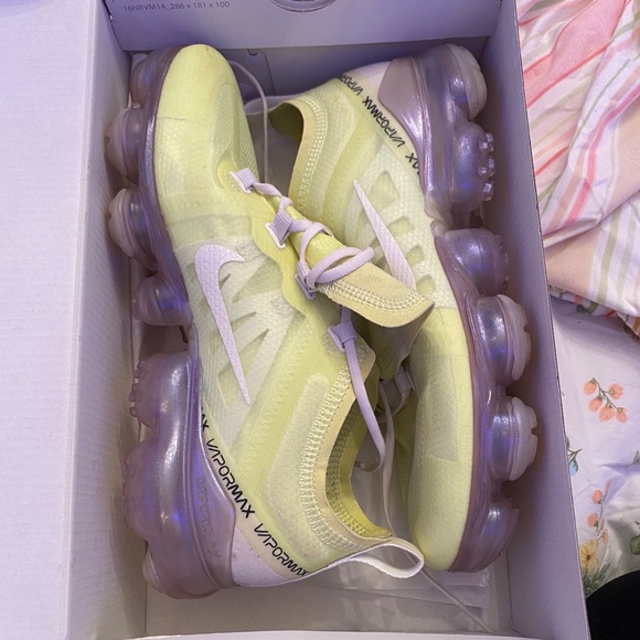 Nike Shoes - Vapor max